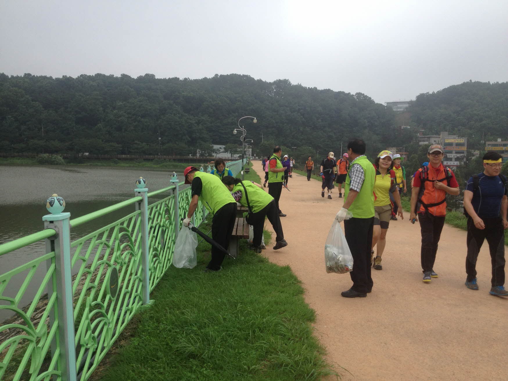 광교수변산책로 환경관리 자원봉사 정기활동 실시 -1